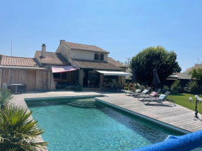 Villa piscine, spa & pétanque à Uzès centre !